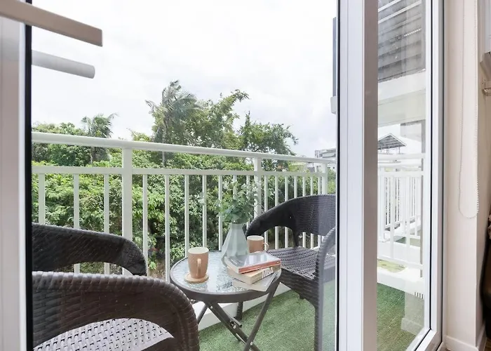 アパート Amani 132b With Pool View, Near Airport, Mall, Free Pool, Gym, Netflix, 200 Mbps Wi-fi マクタン