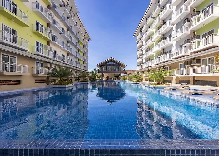 Amani 132b With Pool View, Near Airport, Mall, Free Pool, Gym, Netflix, 200 Mbps Wi-fi * マクタン